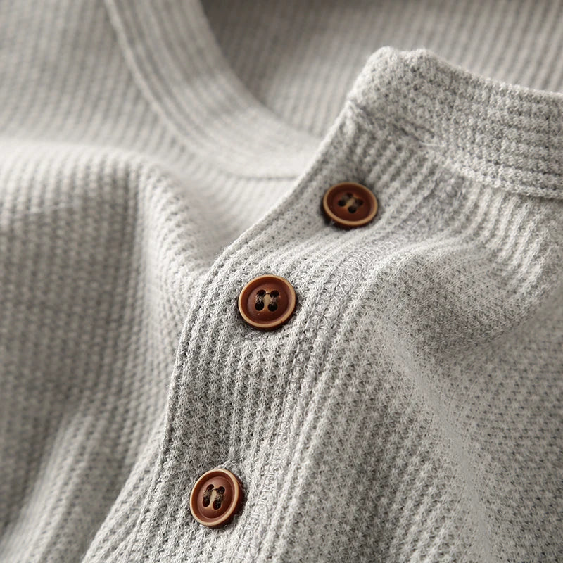Aleksander | Herren-Henley-Shirt mit langen Ärmeln – Waffelstrick, hochwertige Baumwollmischung