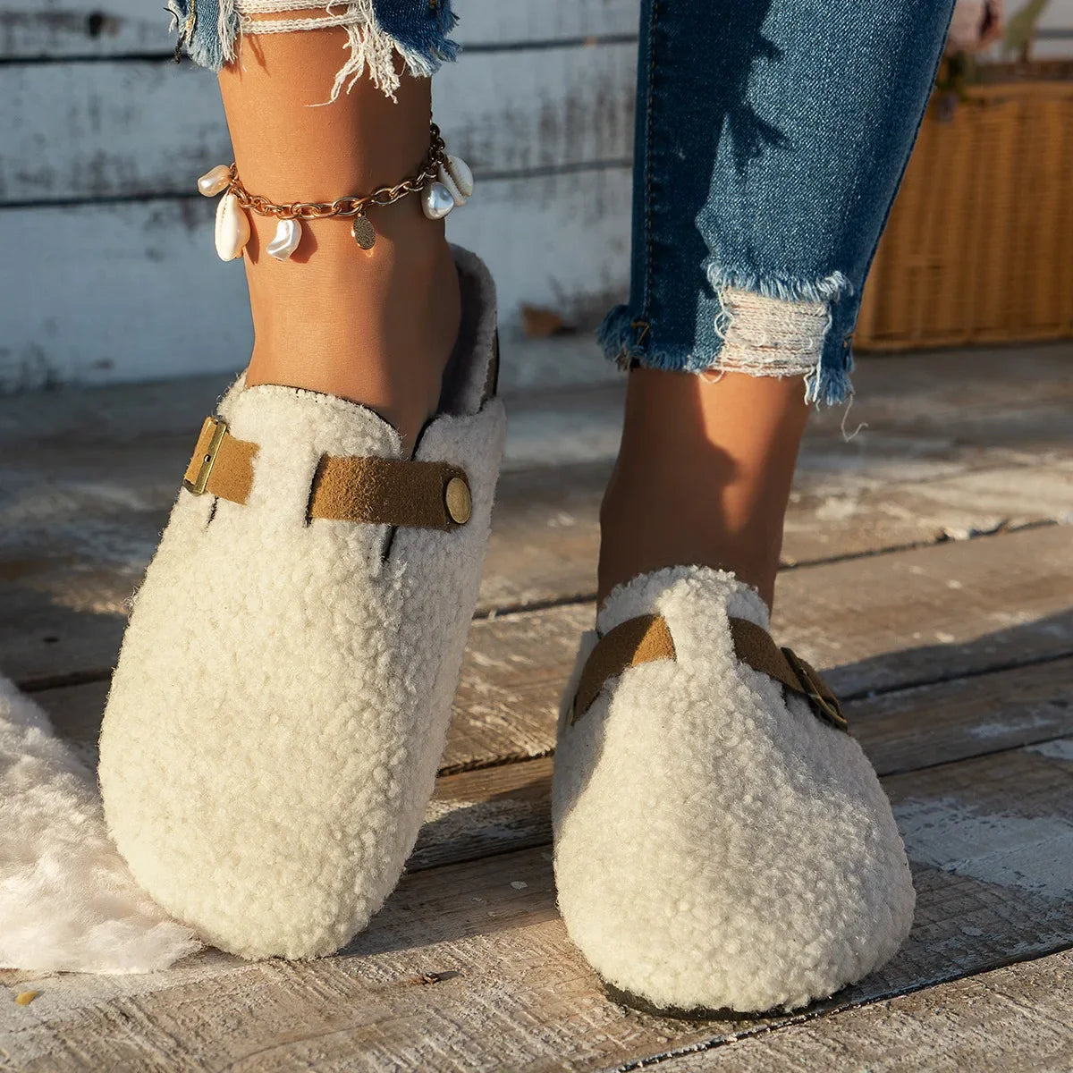 Rivka | Comfortabele instap slippers voor dames – Zacht comfort met gespdetail, lichtgewicht binnenschoenen