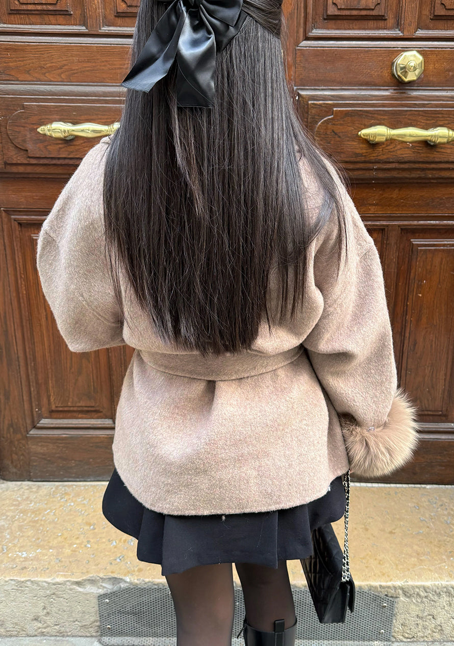 Asta | Luxuriöser Damen-Wintermantel mit Pelzbündchen und Bindegürtel – Elegante, warme Oberbekleidung