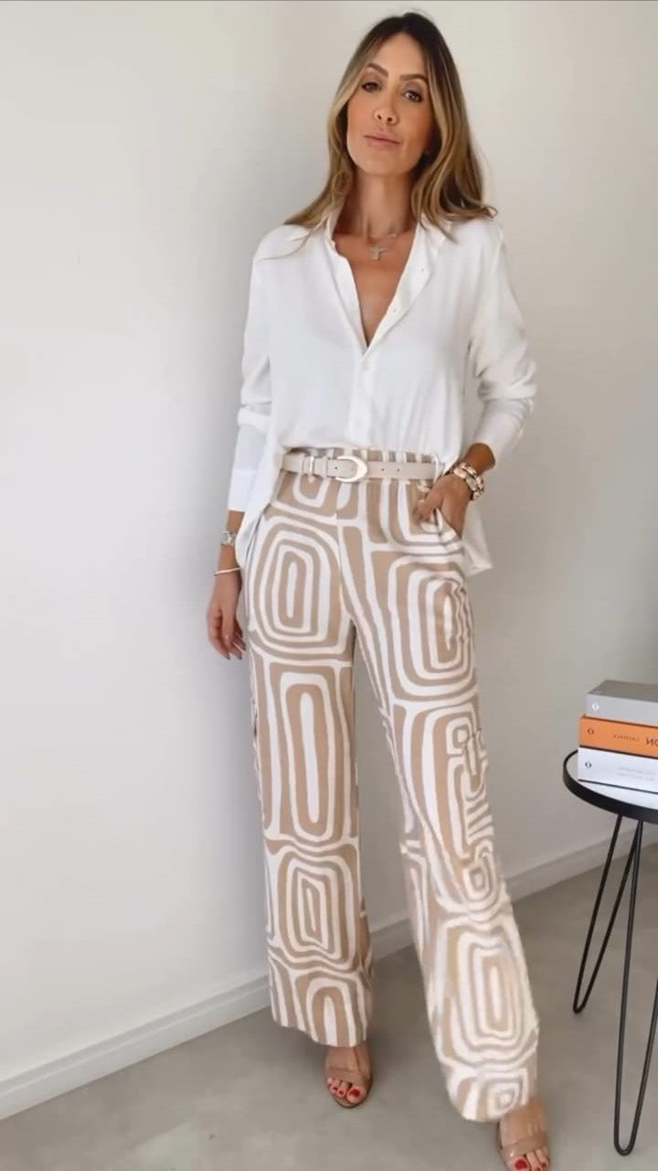 Taerisse | Elegante damesoutfit - wit overhemd met lange mouwen en wijde broek met beige geometrische print