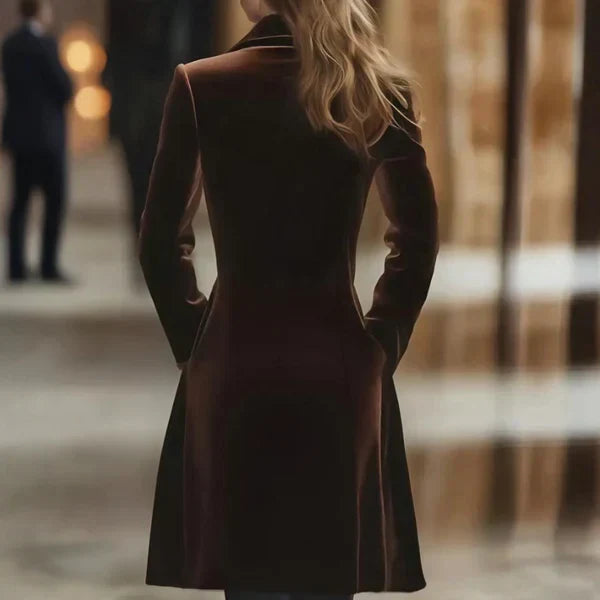 Jynelle | Lange winterjas voor dames met stijlvolle contrasterende rand – Chique overjas voor naar het werk