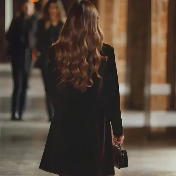 Jynelle | Lange winterjas voor dames met stijlvolle contrasterende rand – Chique overjas voor naar het werk