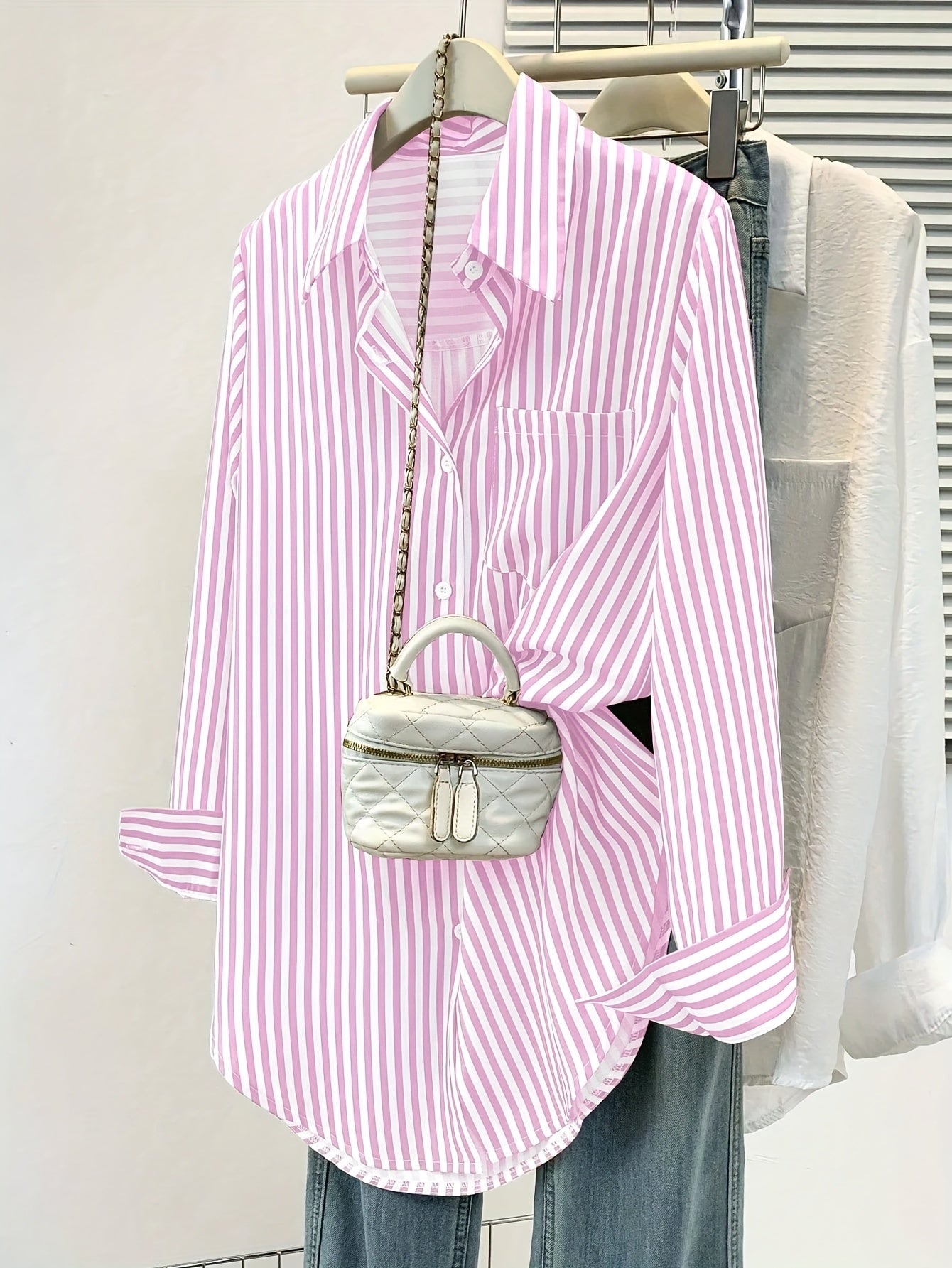 Mirelynn | Gestreepte damesblouse met knopen en lange mouwen