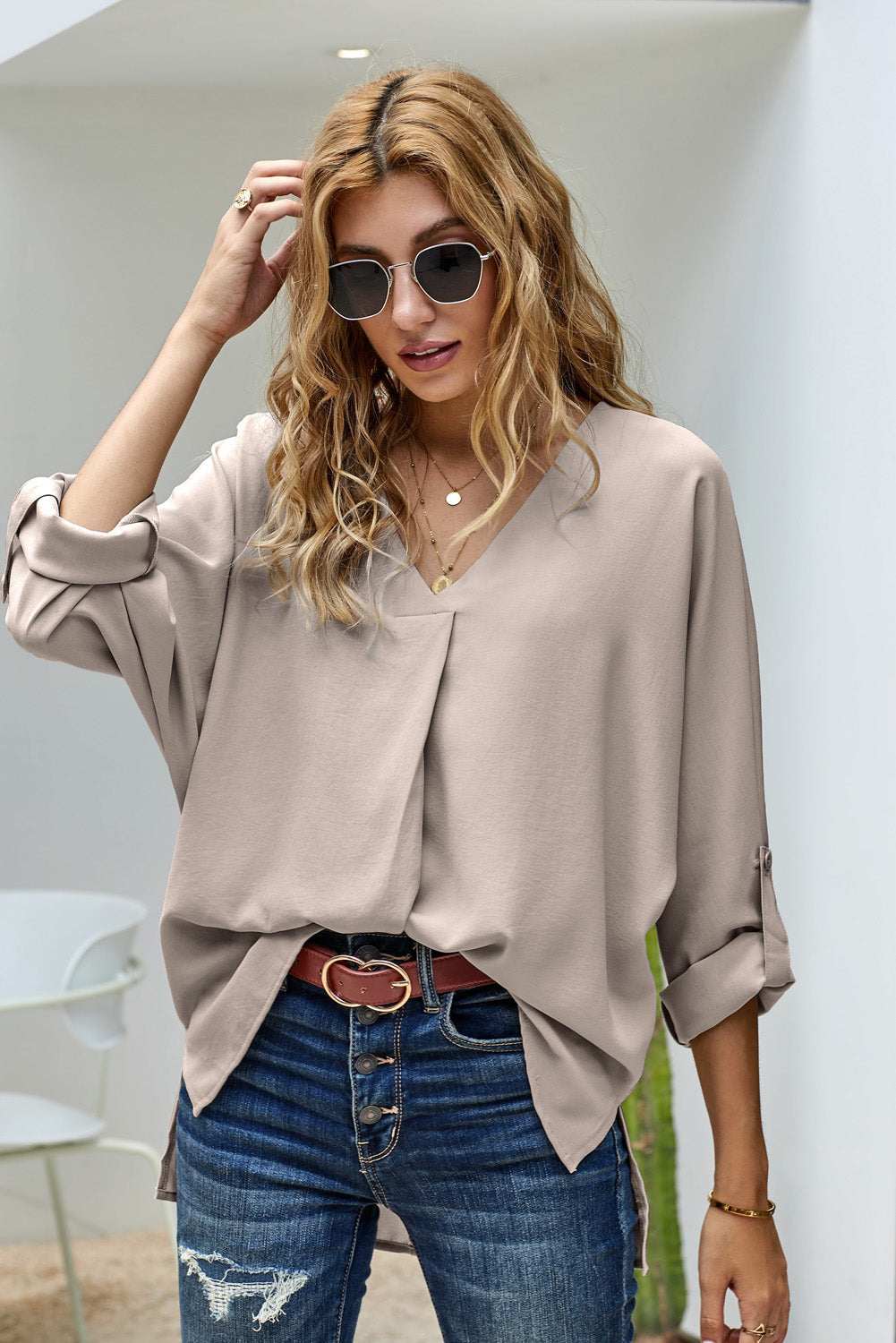 Aziela | Dames Abrikozenkleurige V-Hals Blouse – 3/4 Mouw, High-Low Zoom