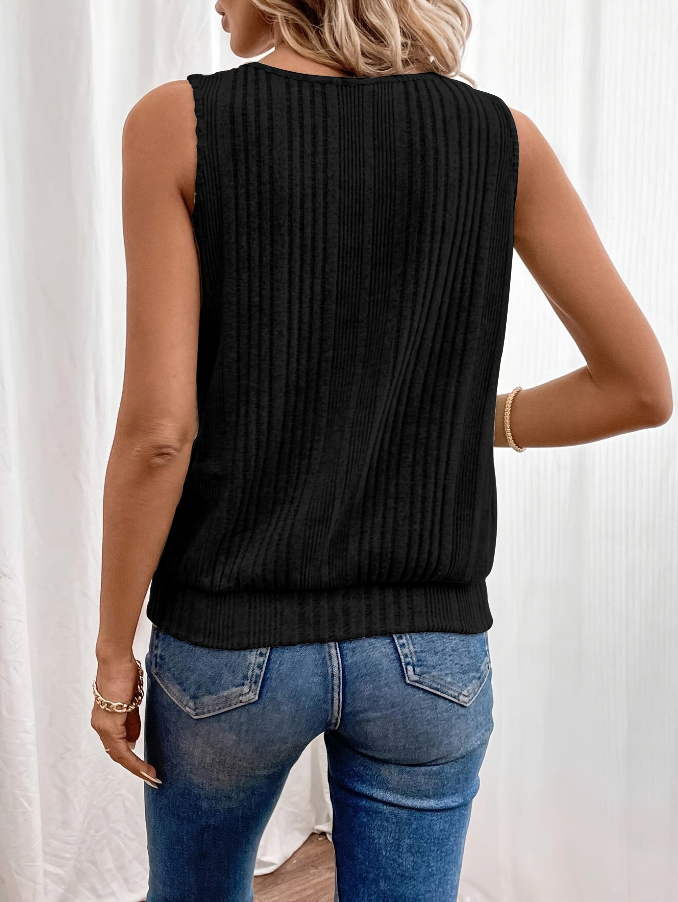 Bronte | Dames zomerse mouwloze tanktop – lichtgewicht basic camisole met keyhole-hals