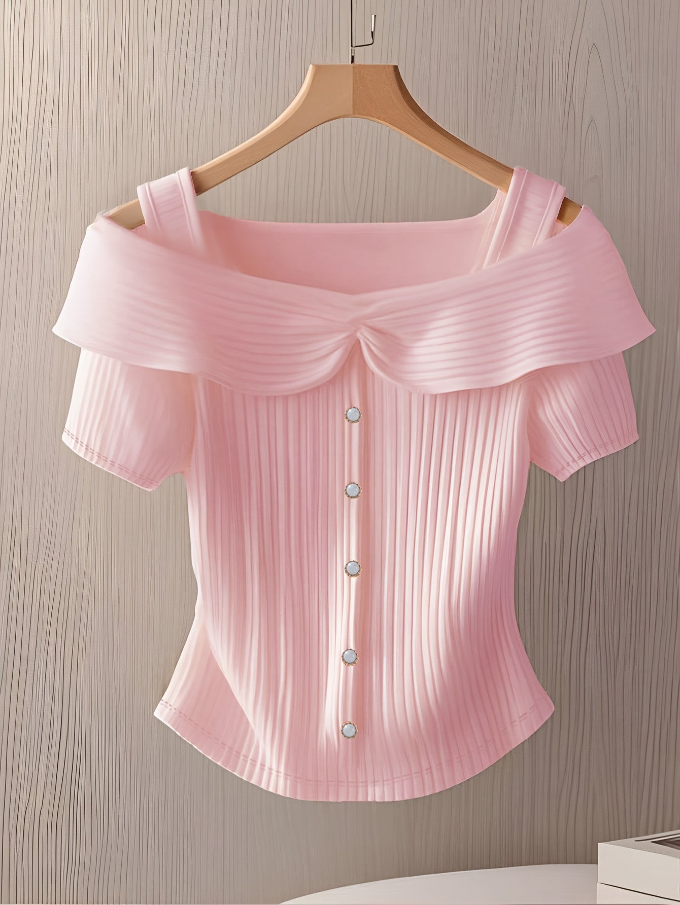 Arlissa | Damesmode: blouse met ruches en knopen, slanke pasvorm, korte mouwen