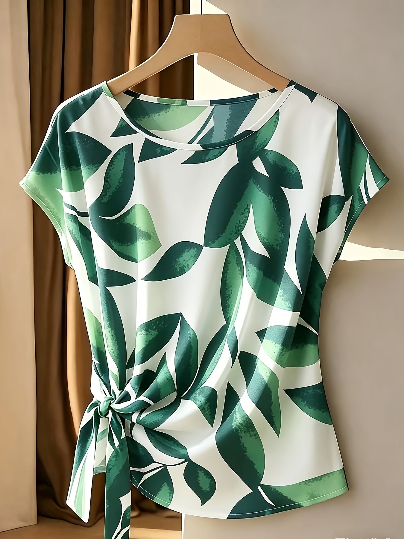 Belyn | Damesmode - Casual blouse met print, strik in de hals en geplooide manchetten