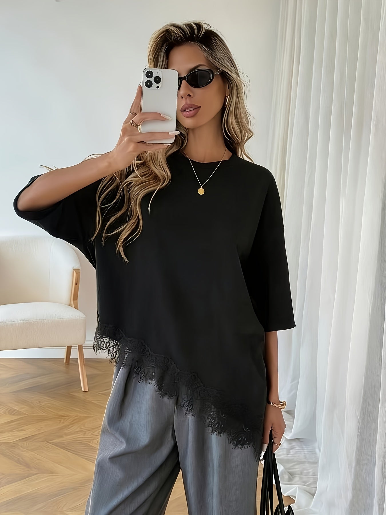 Calenne | Casual T-shirt voor dames met asymmetrische zoom en kanten patchwork