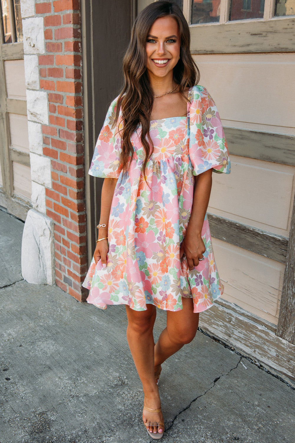 Orla | Roze bloemenprint babydoll-jurk voor de zomer – mini-jurk met vierkante hals en pofmouwen