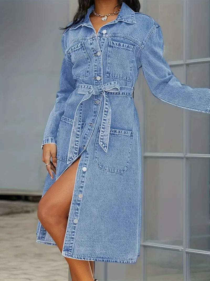 Langlebiger, blauer Denimstoff mit angenähten Taschen