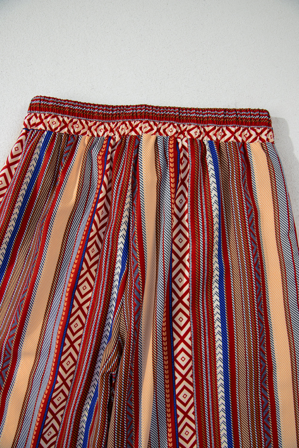 Solvaya | Rode Boho etnische gestreepte wijde broek met strikceintuur – Casual, zomer- en festivalbroek