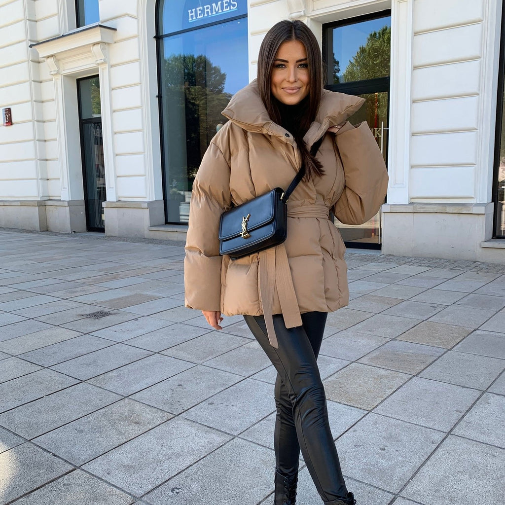 Madelief | Doudoune chic avec ceinture à nouer, manches bouffantes, coupe moderne, veste confortable