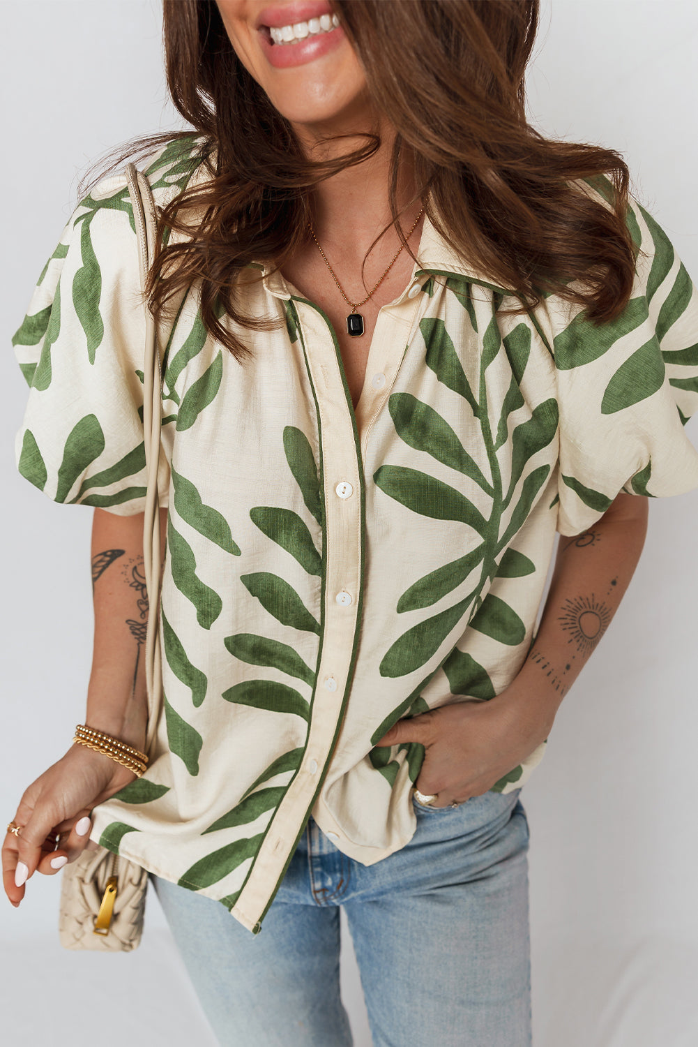 Aylia | Damesblouse met botanisch bladmotief – Overhemd met pofmouwen en knoopsluiting