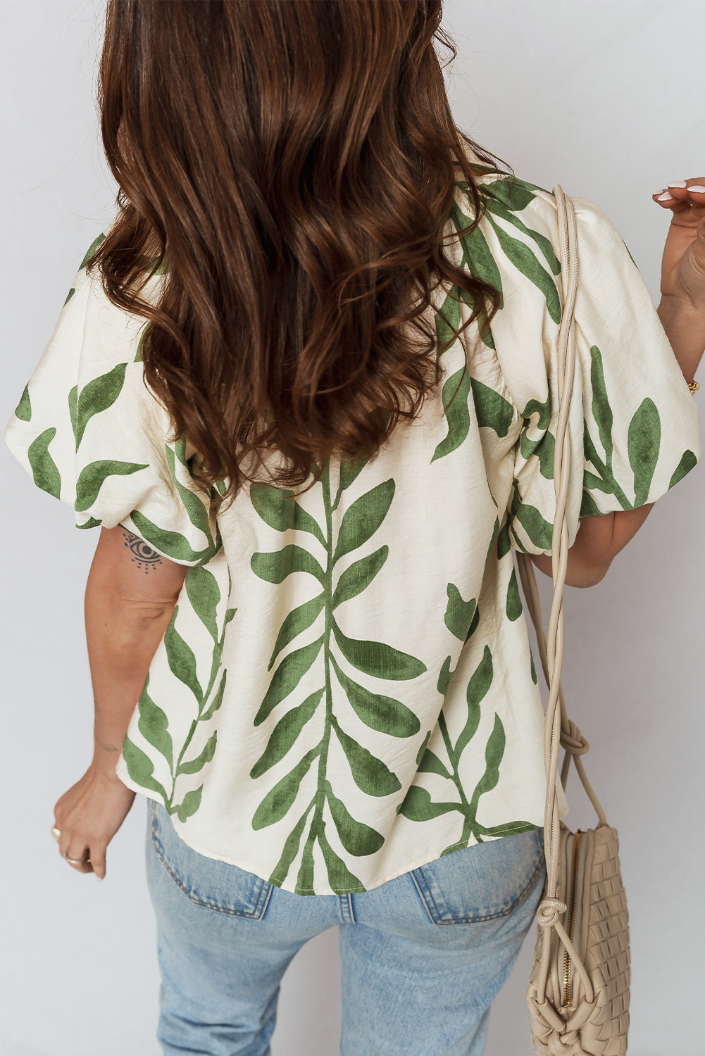 Aylia | Damesblouse met botanisch bladmotief – Overhemd met pofmouwen en knoopsluiting