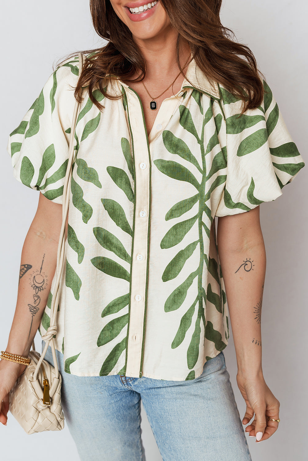 Aylia | Damesblouse met botanisch bladmotief – Overhemd met pofmouwen en knoopsluiting