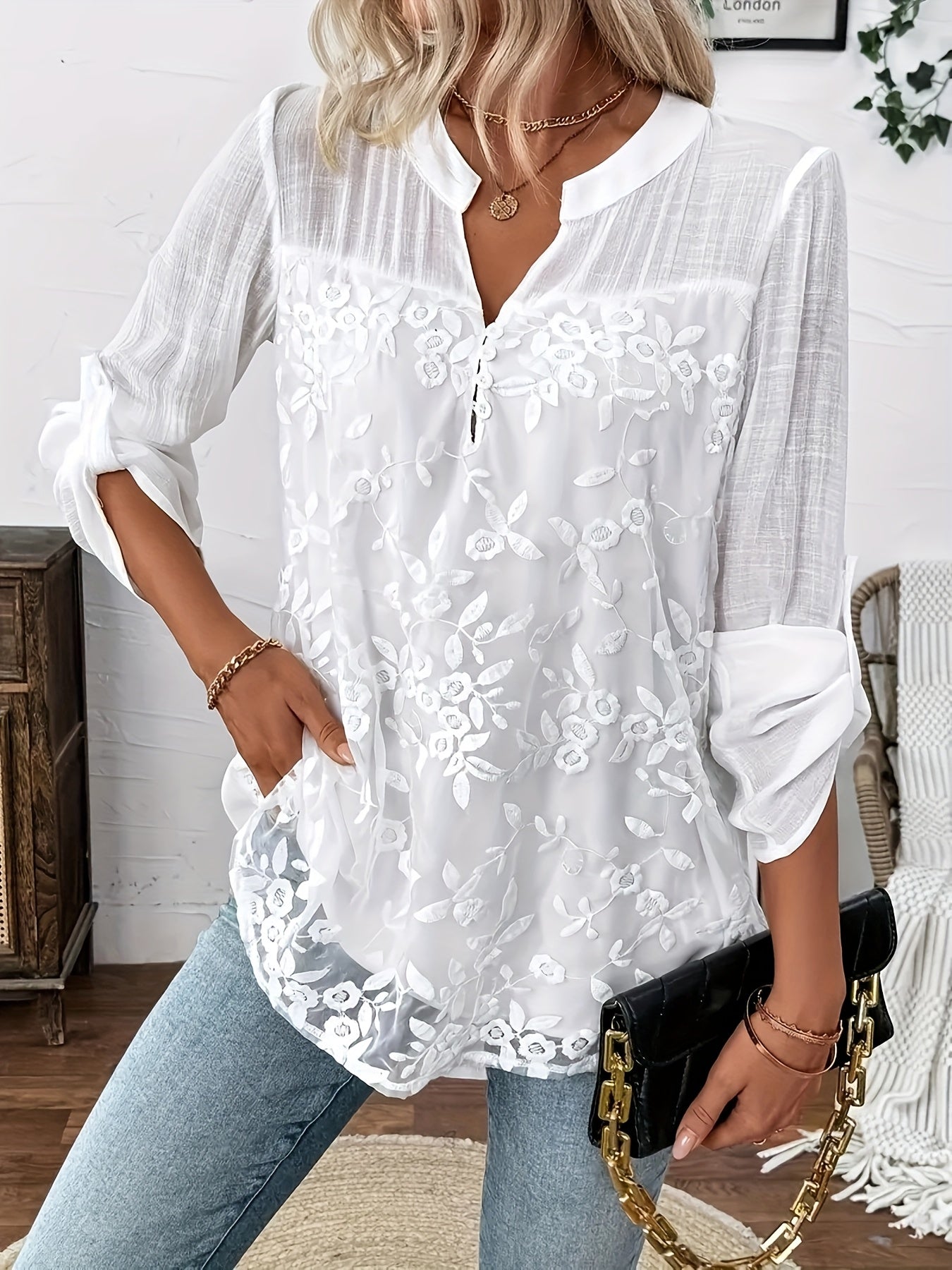 Elverine | Damesbloes met bloemenborduursel – kanten details, luchtige en elegante casual top