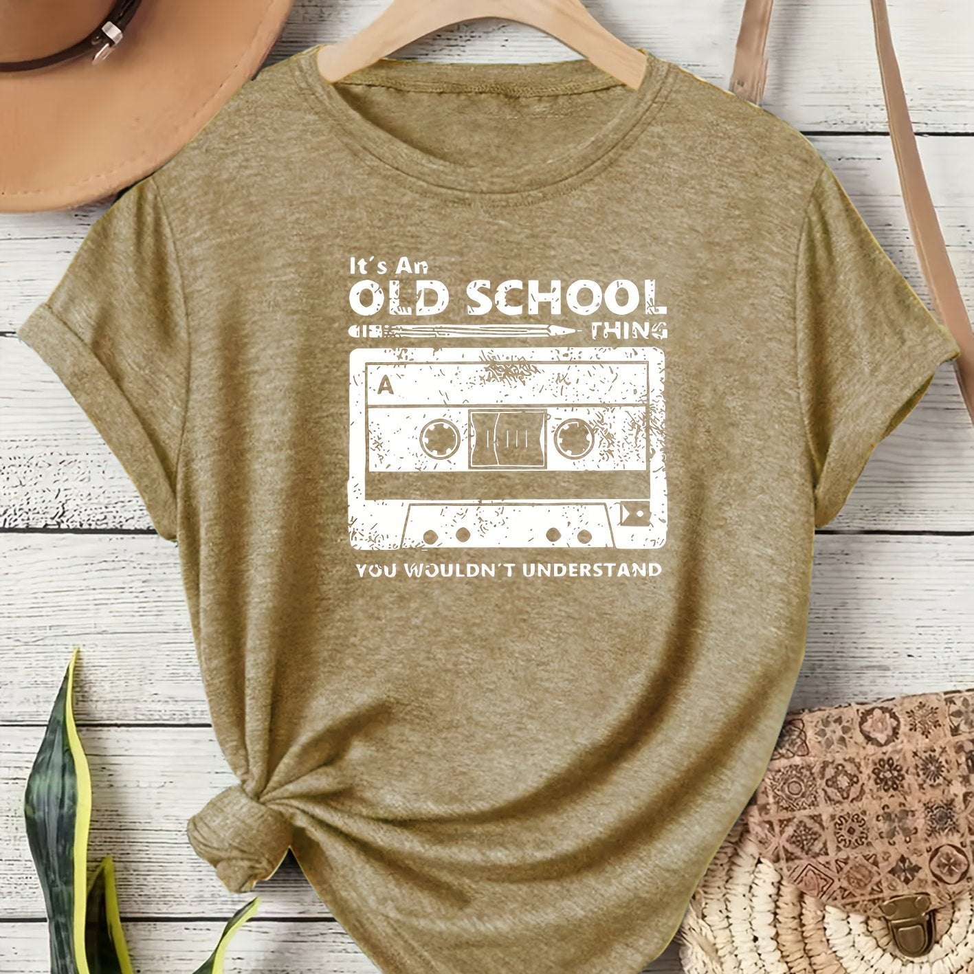 Syralia | Retro muziek T-shirt met cassetteprint, losse pasvorm, korte mouwen