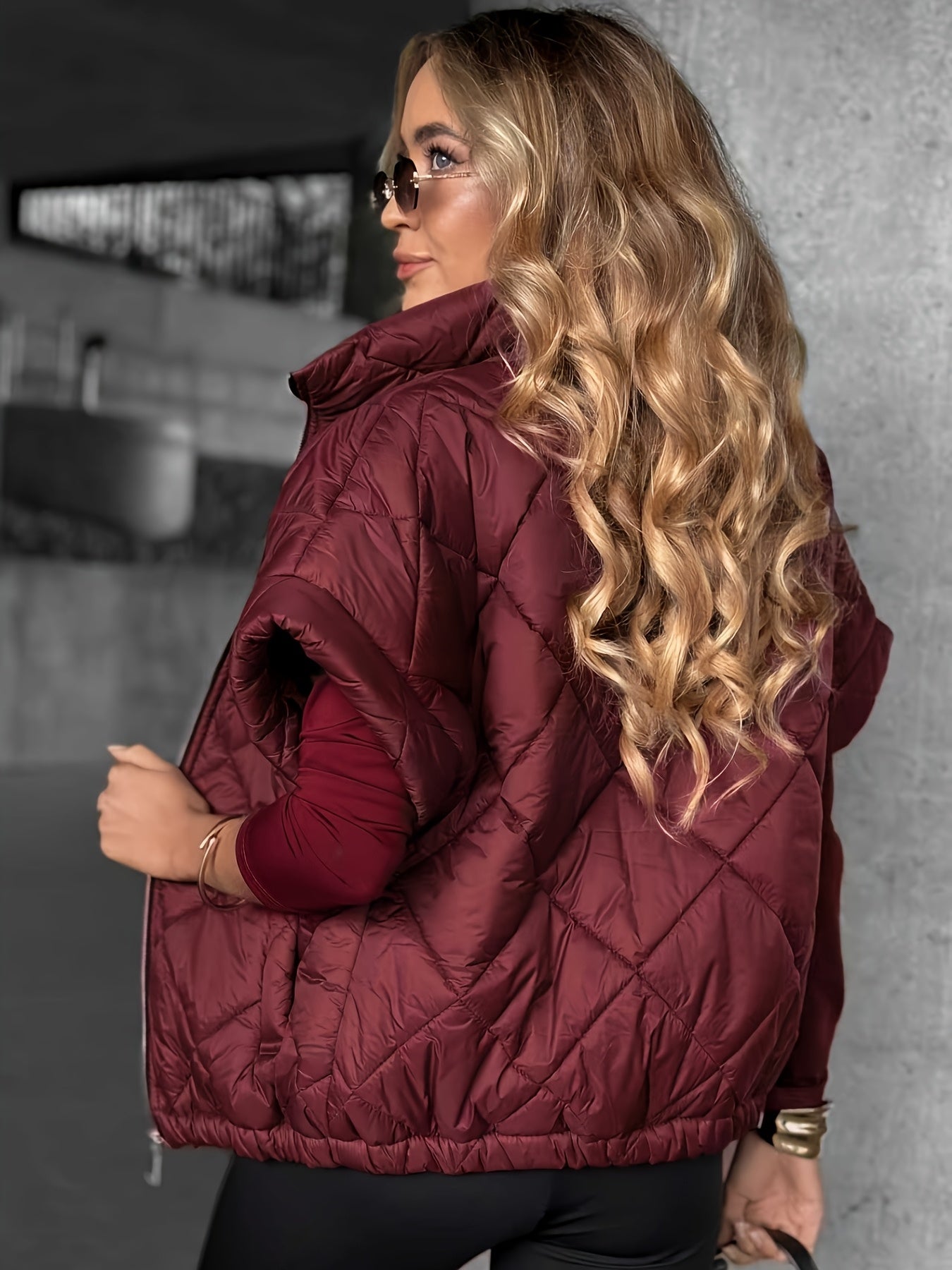 Azlina | Damesjas met korte mouwen en gewatteerde voering, mouwloze bodywarmer