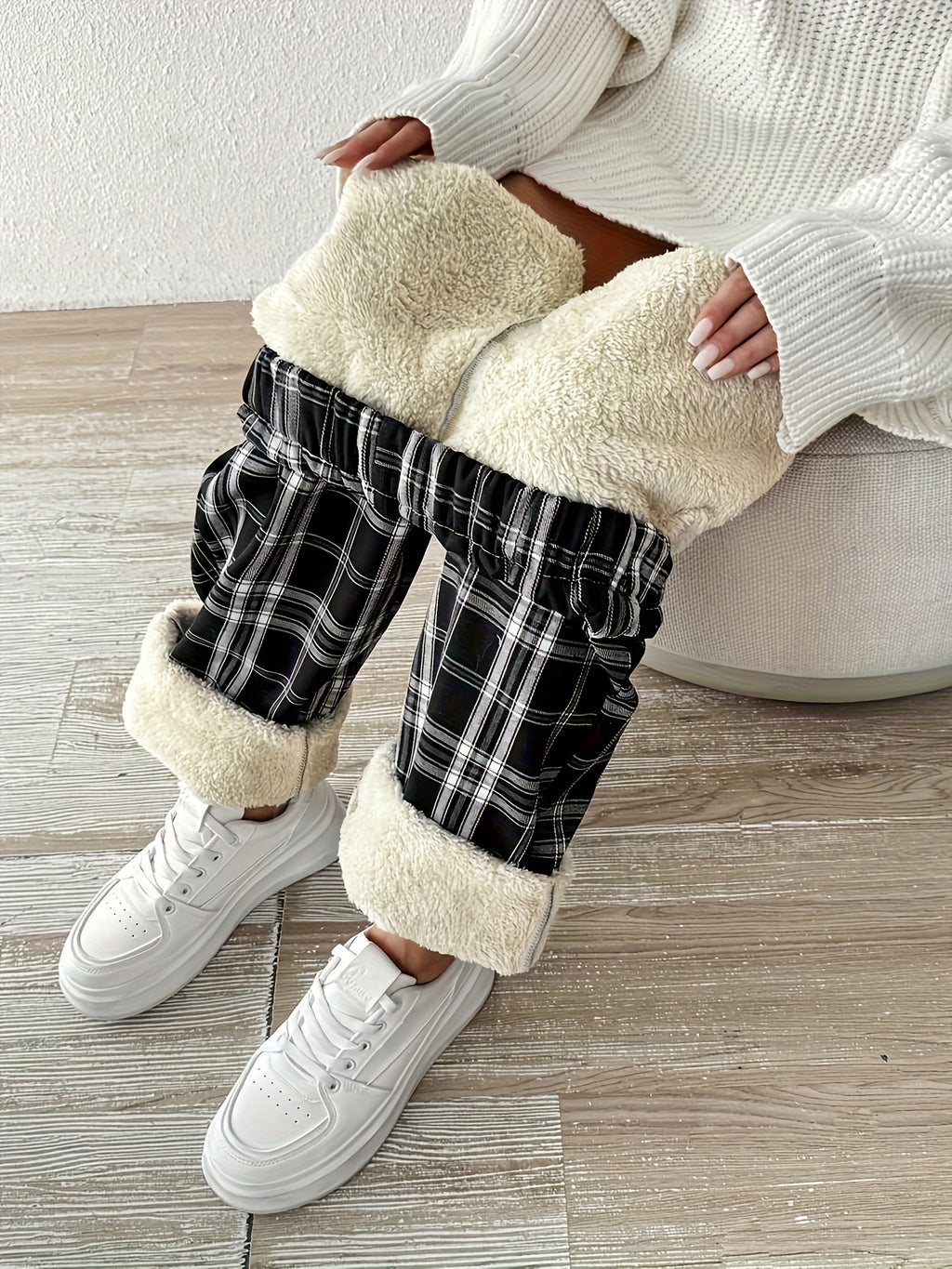 Grisella | Damesbroek met geruite voering van fleece, rechte pijpen, warme casual- en loungewear, winterbroek
