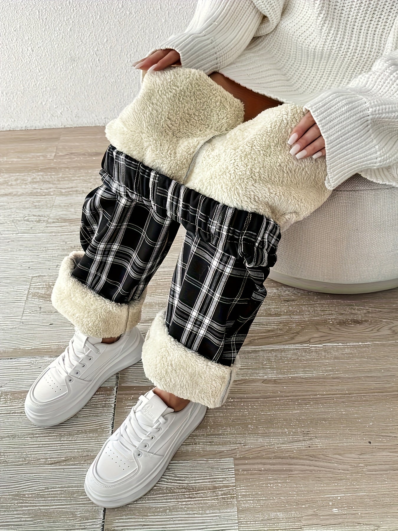 Grisella | Damesbroek met geruite voering van fleece, rechte pijpen, warme casual- en loungewear, winterbroek