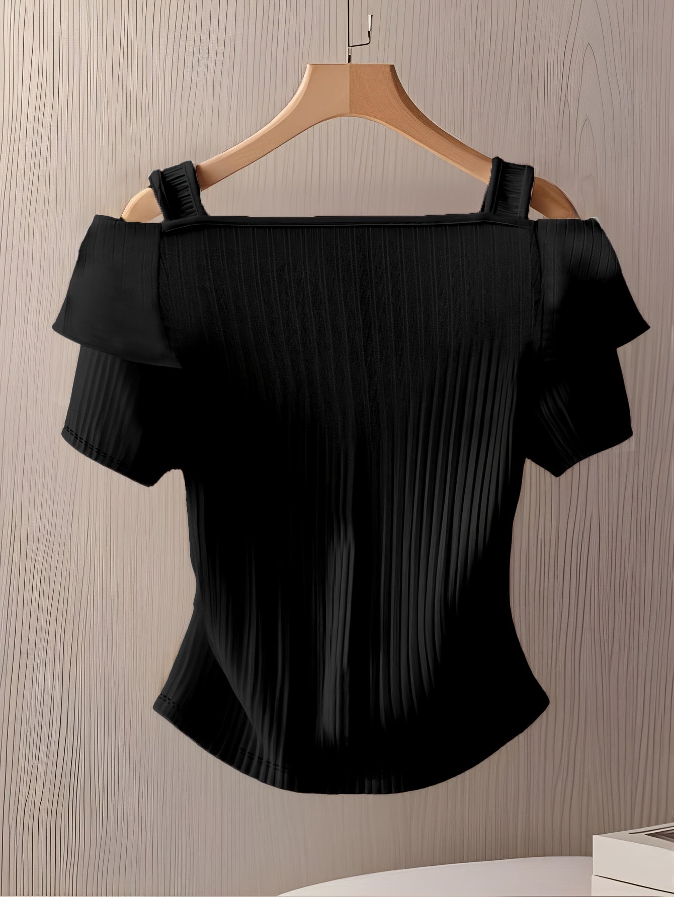 Arlissa | Damesmode: blouse met ruches en knopen, slanke pasvorm, korte mouwen