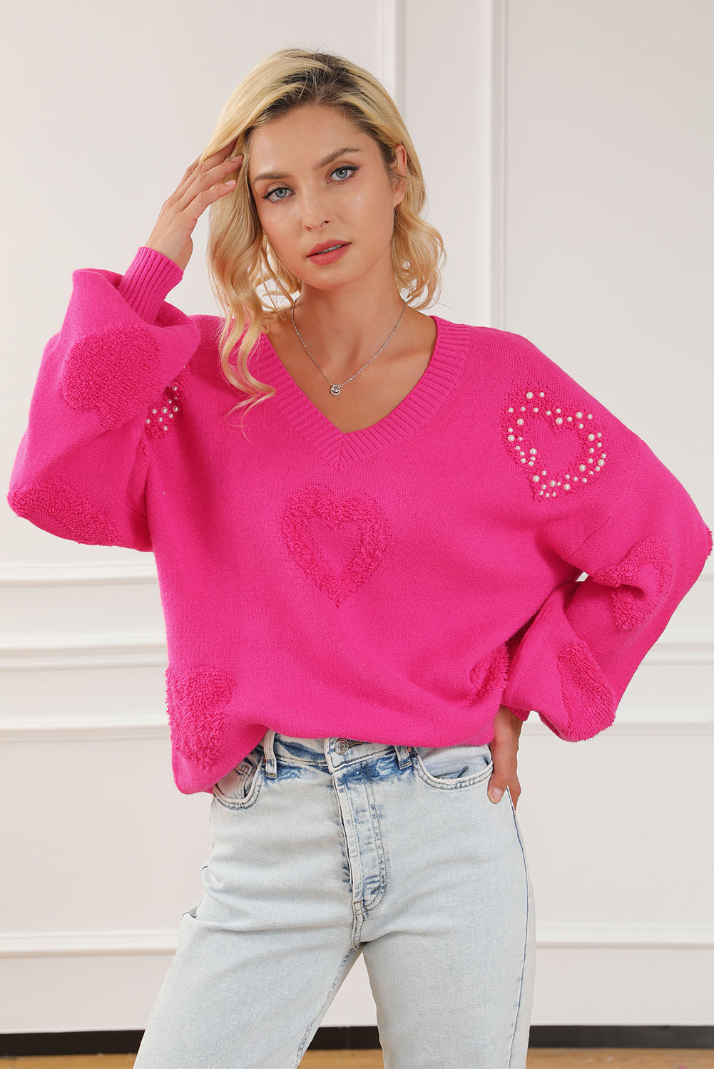 Avarine | Pull femme à cœurs - Col V, perles de nacre et texture douce