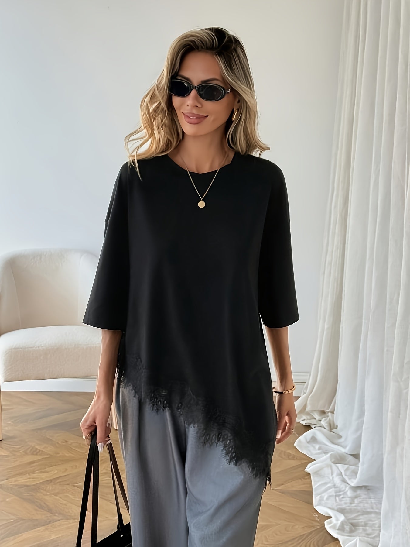 Calenne | Casual T-shirt voor dames met asymmetrische zoom en kanten patchwork