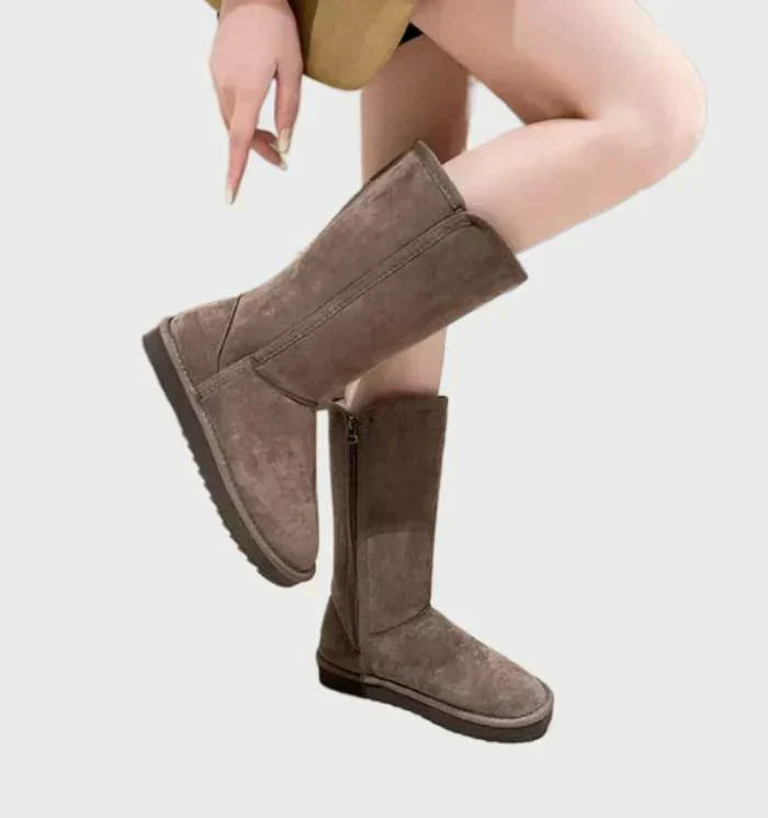 AlpineChic | Damen-Winterstiefel mit Lammfellfutter – wasserdichtes Wildleder, rutschfeste Sohle, warm und stylisch
