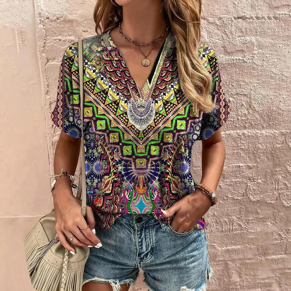 Kyla | Vintage T-shirt voor dames met print – Casual top met V-hals en korte mouwen