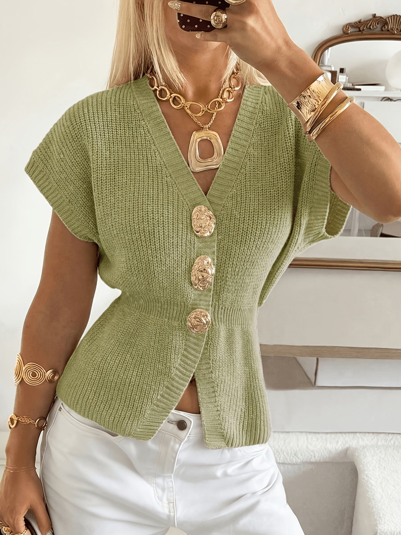 Kaya | Mouwloze gebreide damescardigan – gilet met metalen knoopsluiting aan de voorkant