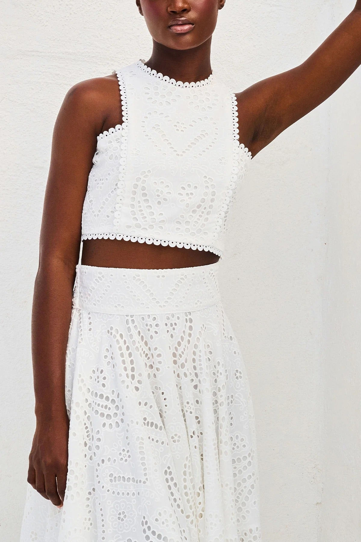 Eliayn | Dames kanten crop top – geborduurde mouwloze tanktop