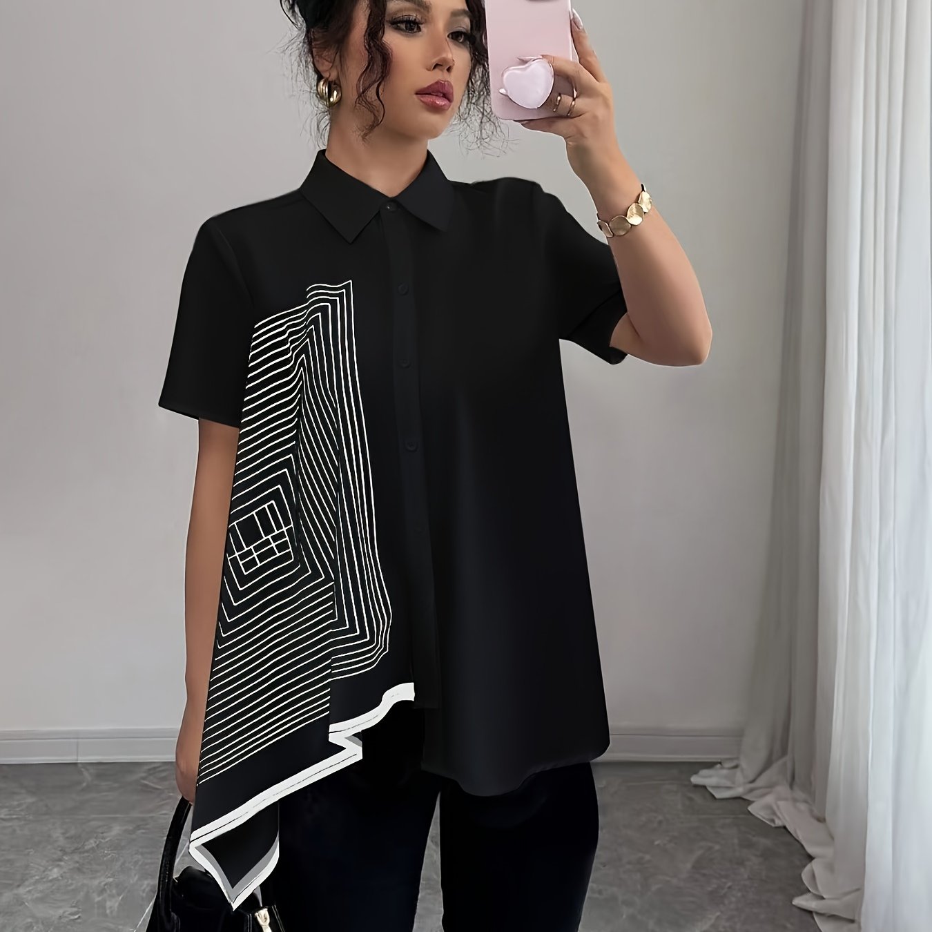 Aislin | Damesblouse met geometrische print – Zwart-witte blouse met kraag