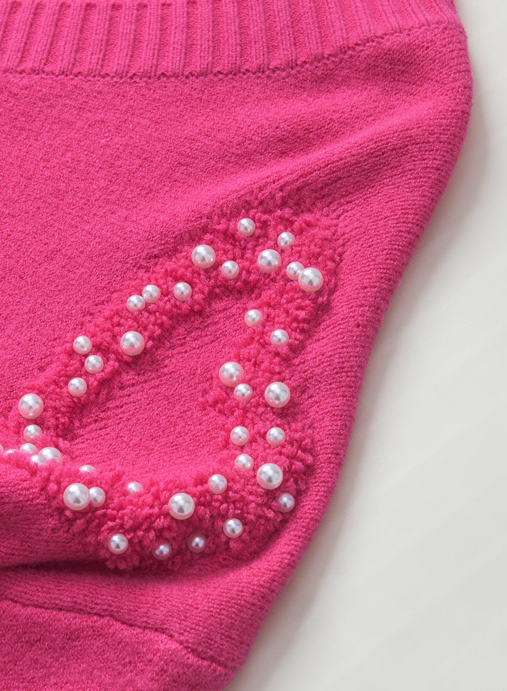 Avarine | Pull femme à cœurs - Col V, perles de nacre et texture douce