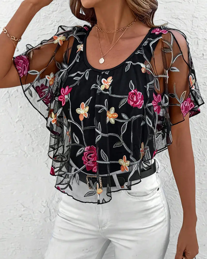 Solyara | Damesblouse met korte mouwen en geborduurde mesh – elegante kanten top