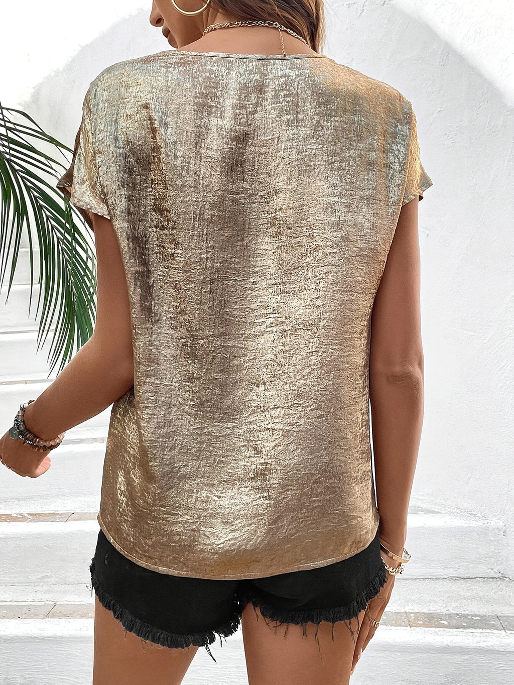 Elanira | Elegante damestop met V-hals – Casual vakantiebluis met korte mouwen