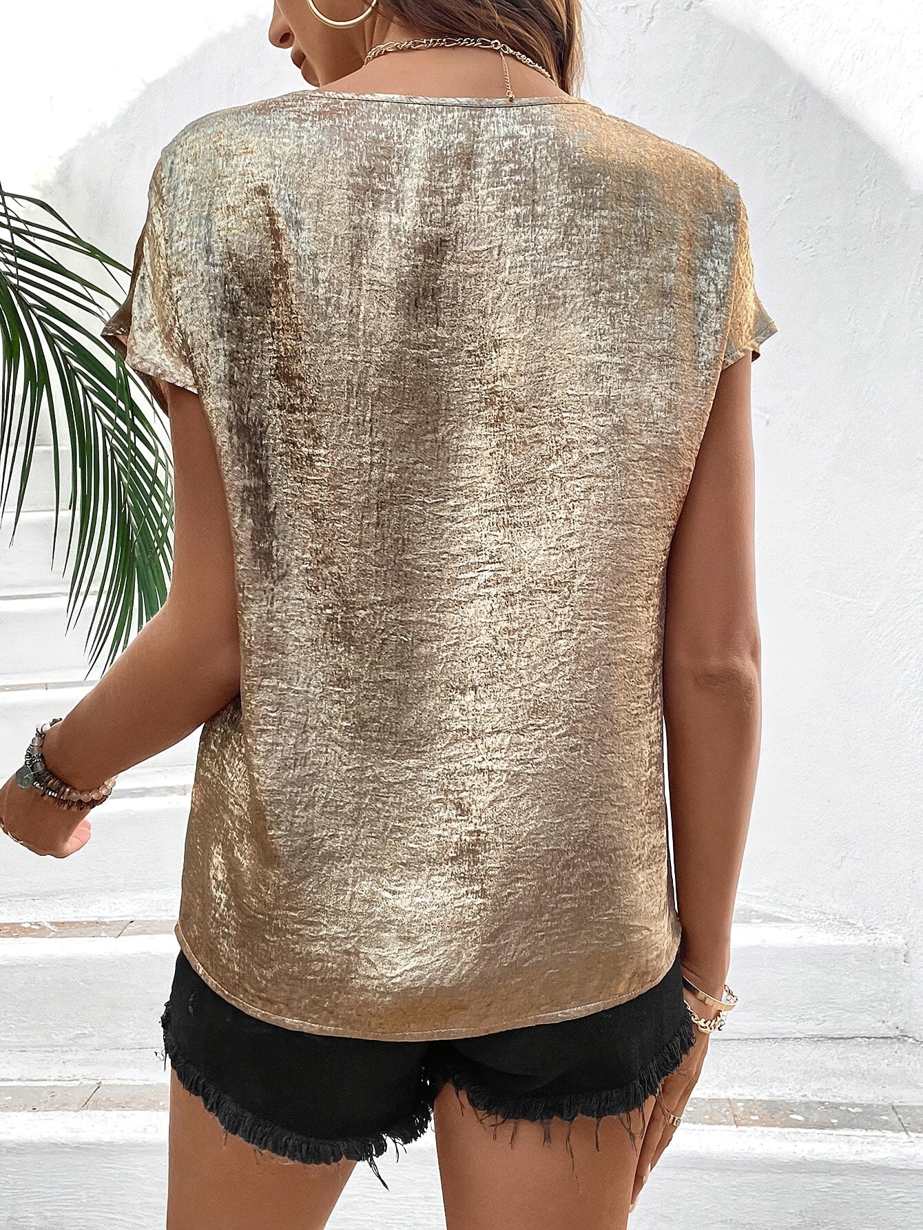 Elanira | Elegante damestop met V-hals – Casual vakantiebluis met korte mouwen