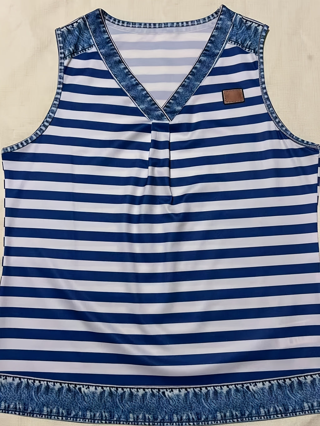Lyanna | Casual damestop met V-hals en patchwork