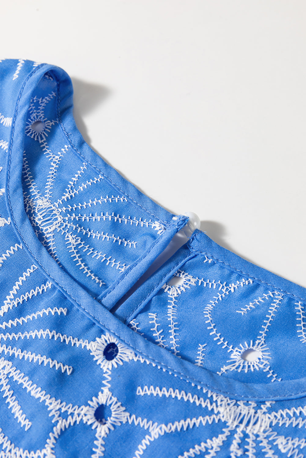 Aeris | Damesblouse met pofmouwen en bloemenborduursels