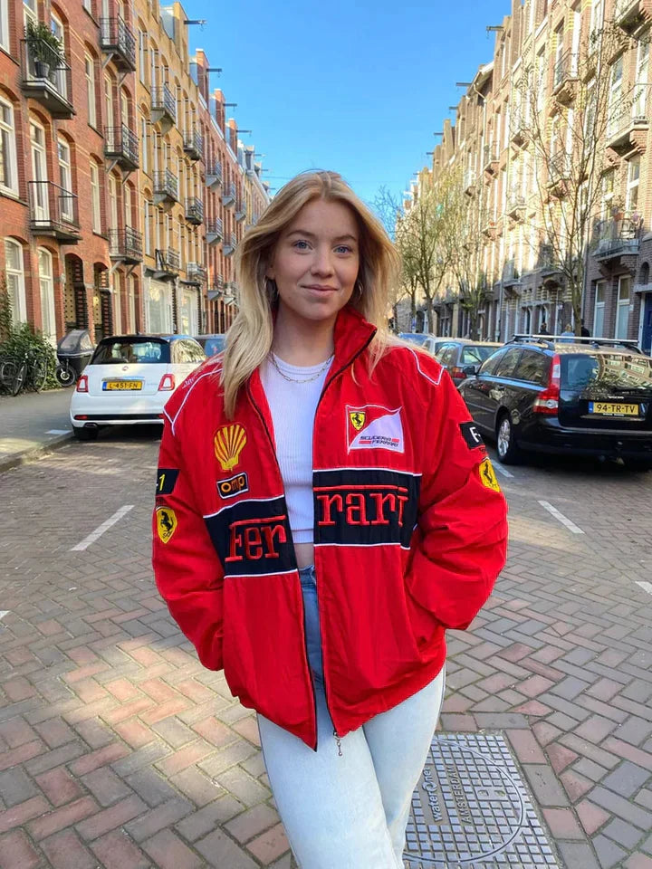 Selith | Veste Ferrari rouge vintage pour femme - Veste de course élégante, inspiration sport automobile rétro