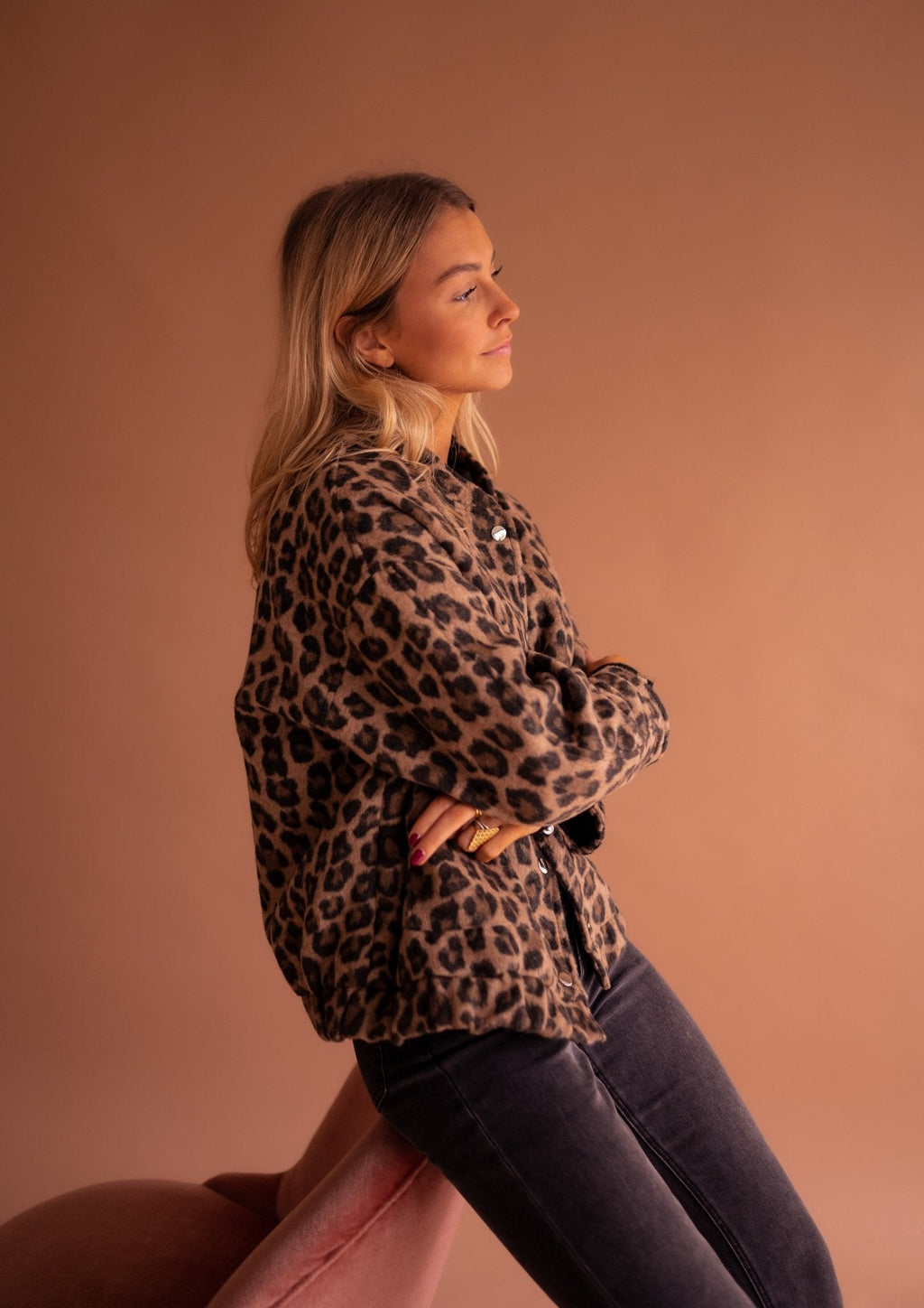 Enestra | Weiche Leopardenmusterjacke für Damen – Leichte, gemusterte Jacke, lässig und trendig