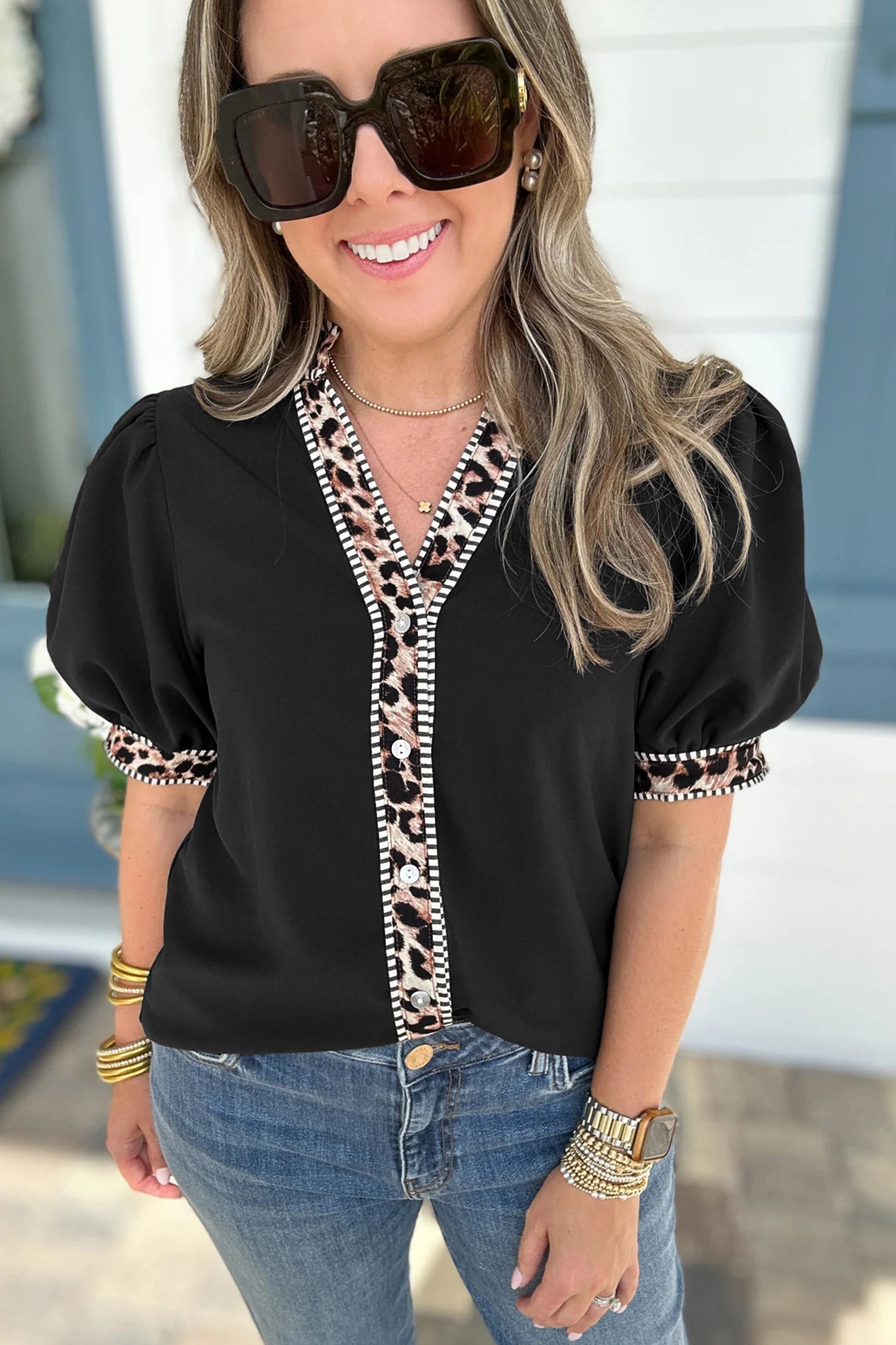 Kiora | Damesblouse met gemengd patroon, pofmouwen en knoopsluiting aan de voorkant