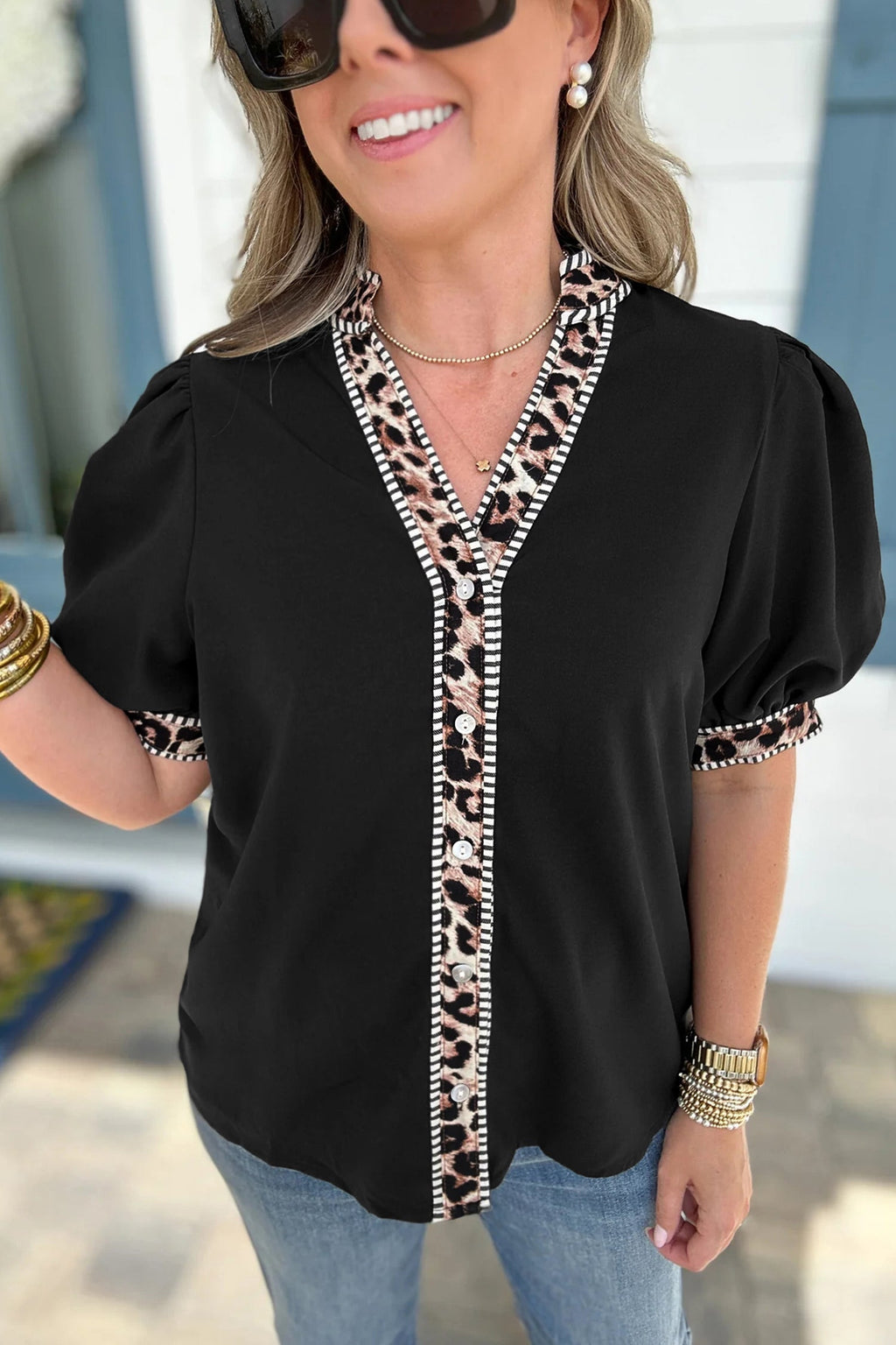 Kiora | Damesblouse met gemengd patroon, pofmouwen en knoopsluiting aan de voorkant