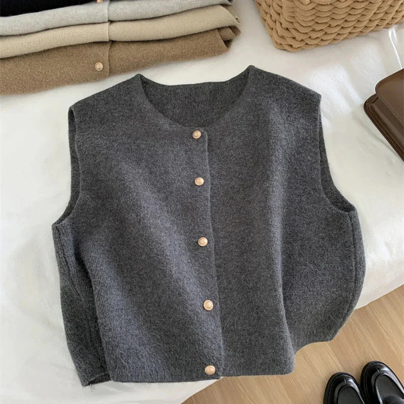 Rosyra | Stilvolle ärmellose Strickweste für Damen – Cardigan mit Knöpfen, lässig-schicker Lagenlook