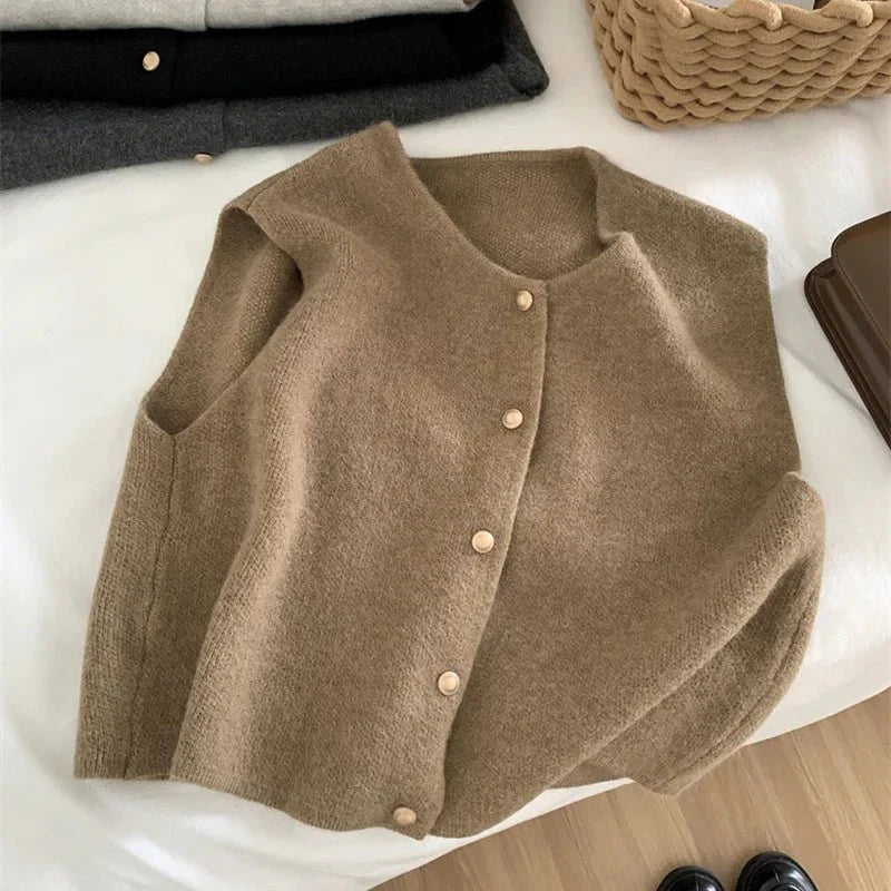 Rosyra | Stilvolle ärmellose Strickweste für Damen – Cardigan mit Knöpfen, lässig-schicker Lagenlook