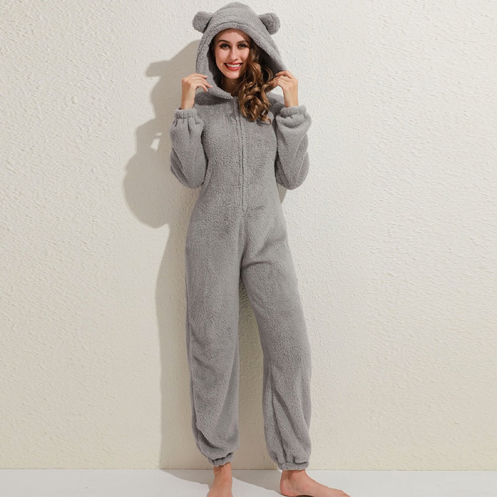 Liorah | Plush fleece onesie voor dames met capuchon en berenoren – Warme, knusse winterpyjama