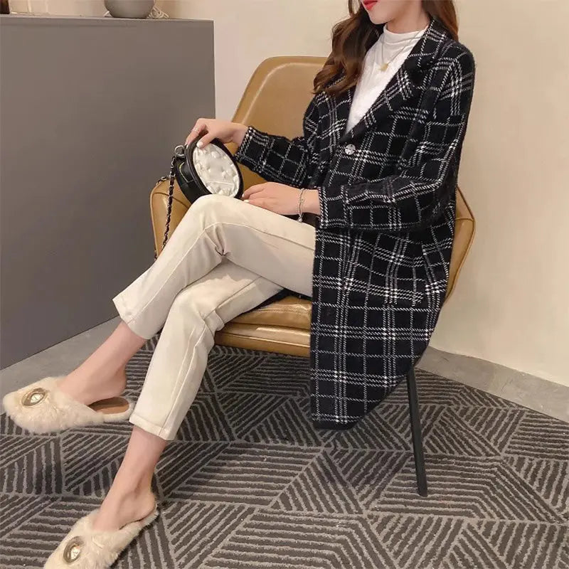 Beryn | Damesjas van imitatiewol, halflang – geruit, warme winterjas, casual en elegant