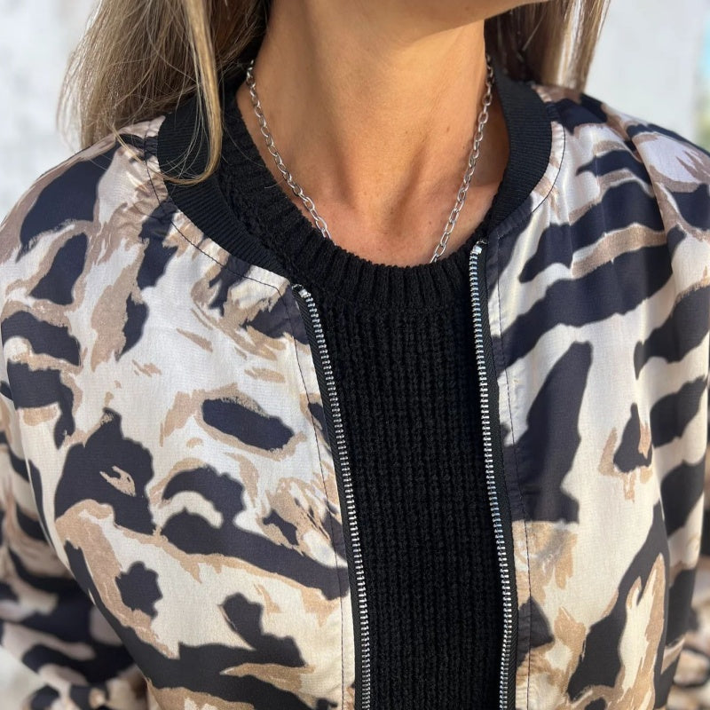 Fynora | Pull zippé imprimé zèbre pour femme – Pull tendance et léger pour une allure décontractée