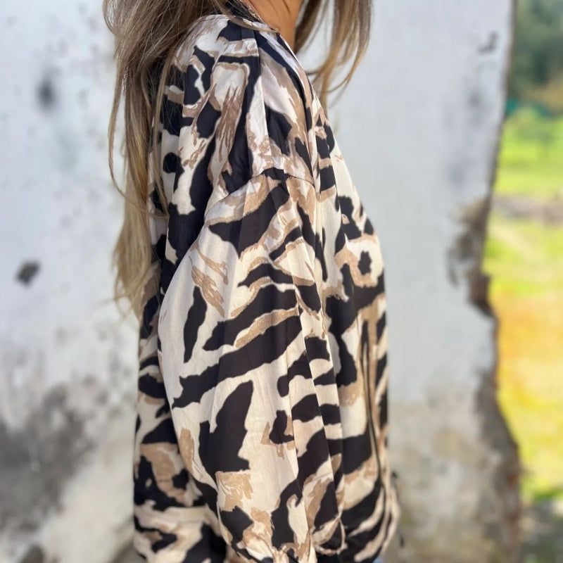 Fynora | Pull zippé imprimé zèbre pour femme – Pull tendance et léger pour une allure décontractée