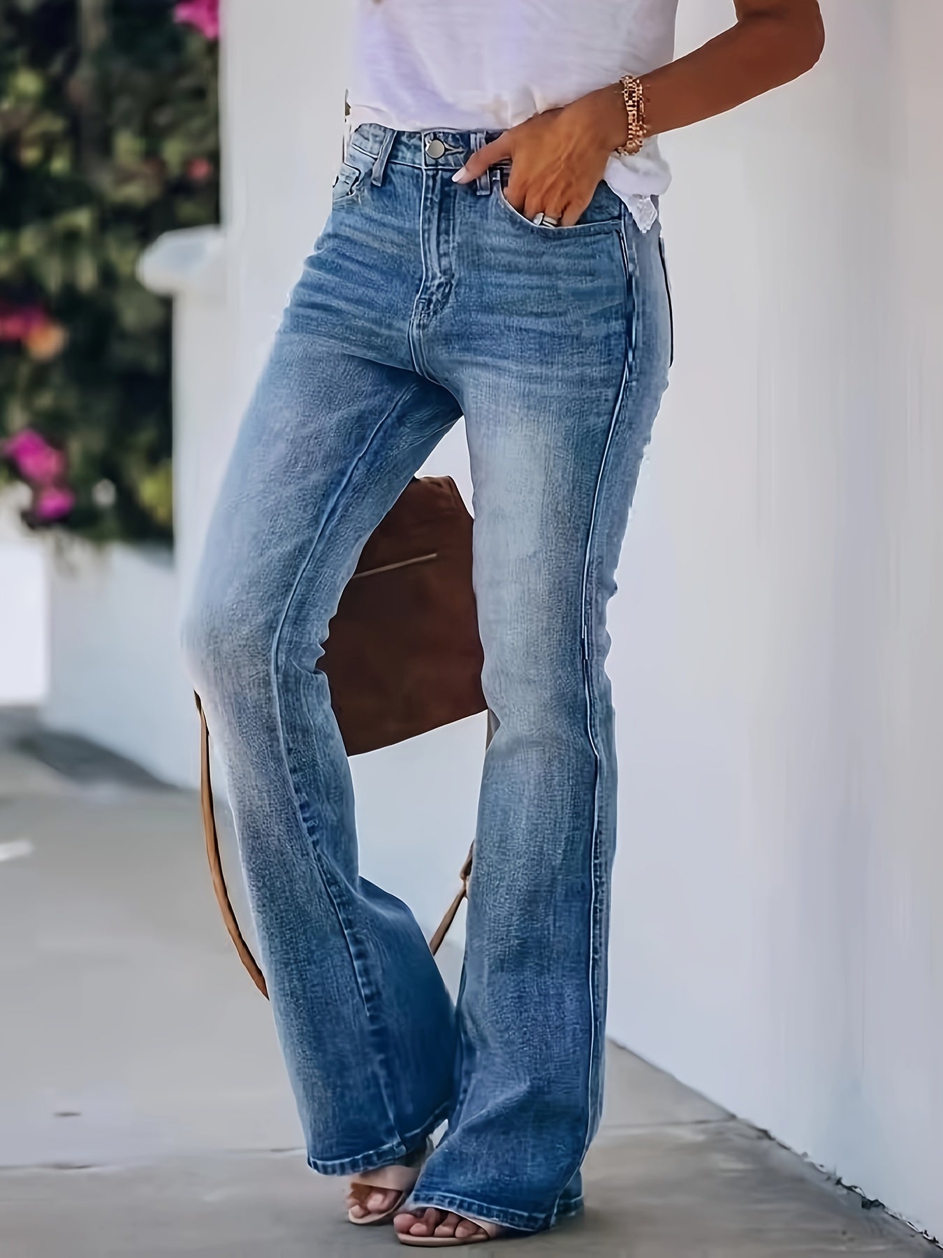 Éléonore | Jean évasé en denim pour femme – style rétro, extensible, décontracté et élégant, bleu clair