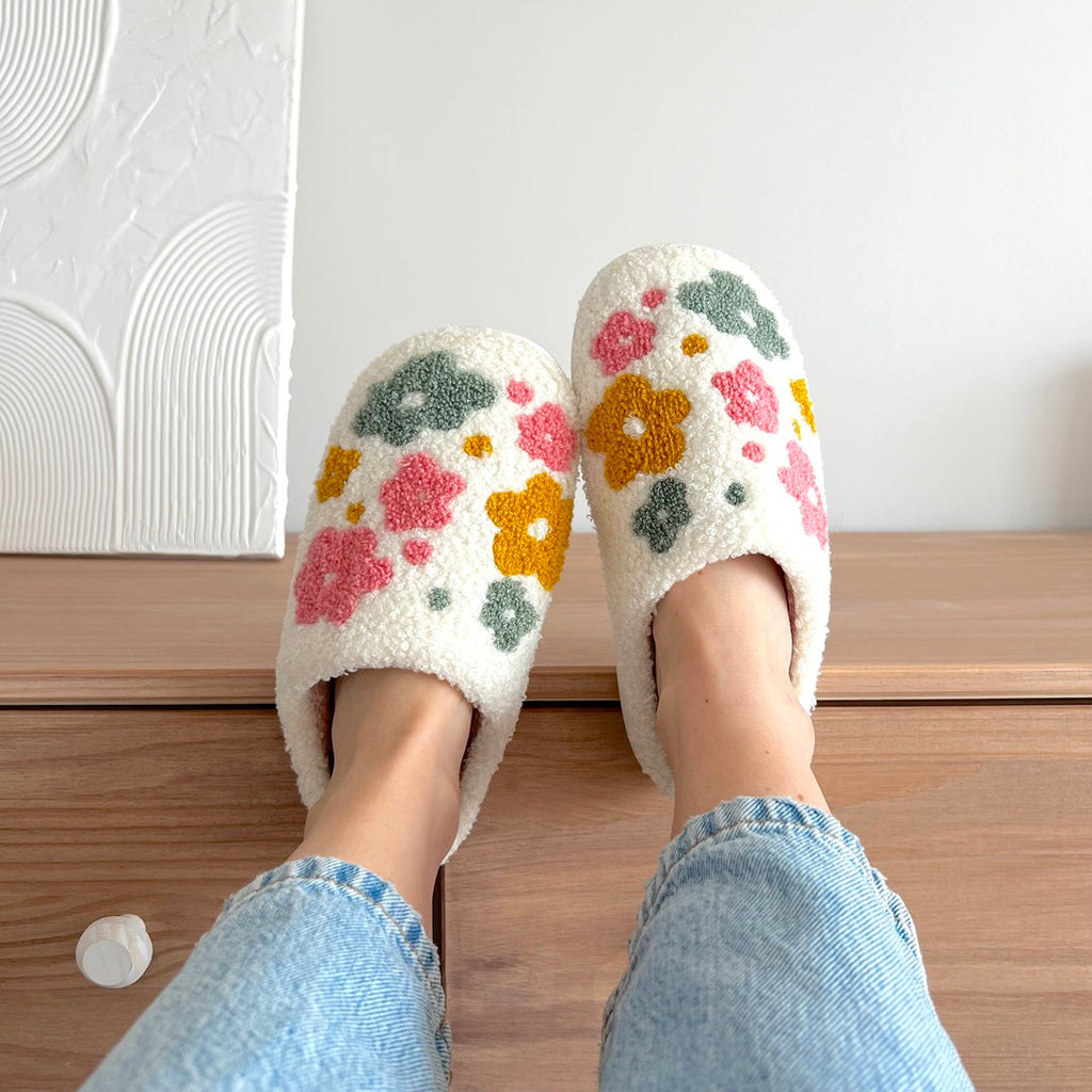Orletta | Pantoufles fleuries pour femmes – Chaussures d'intérieur douillettes, douces et confortables
